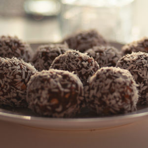 Chokladbollar med mandlar och nötter